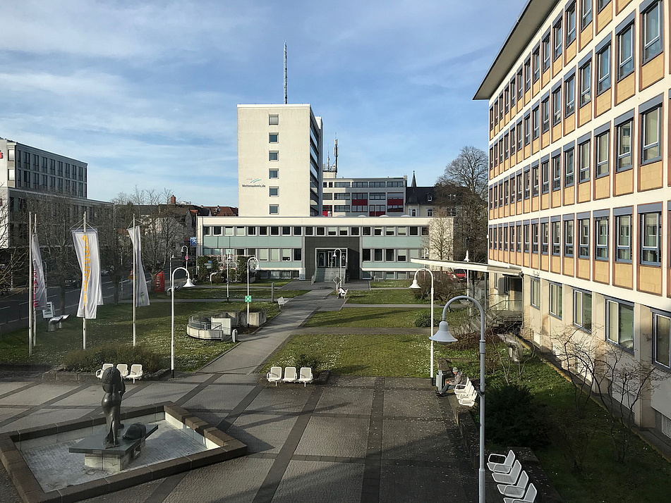 Blick auf ehemaliges Sparkassen-Gebäude Blick auf ehemaliges Sparkassen-Gebäude