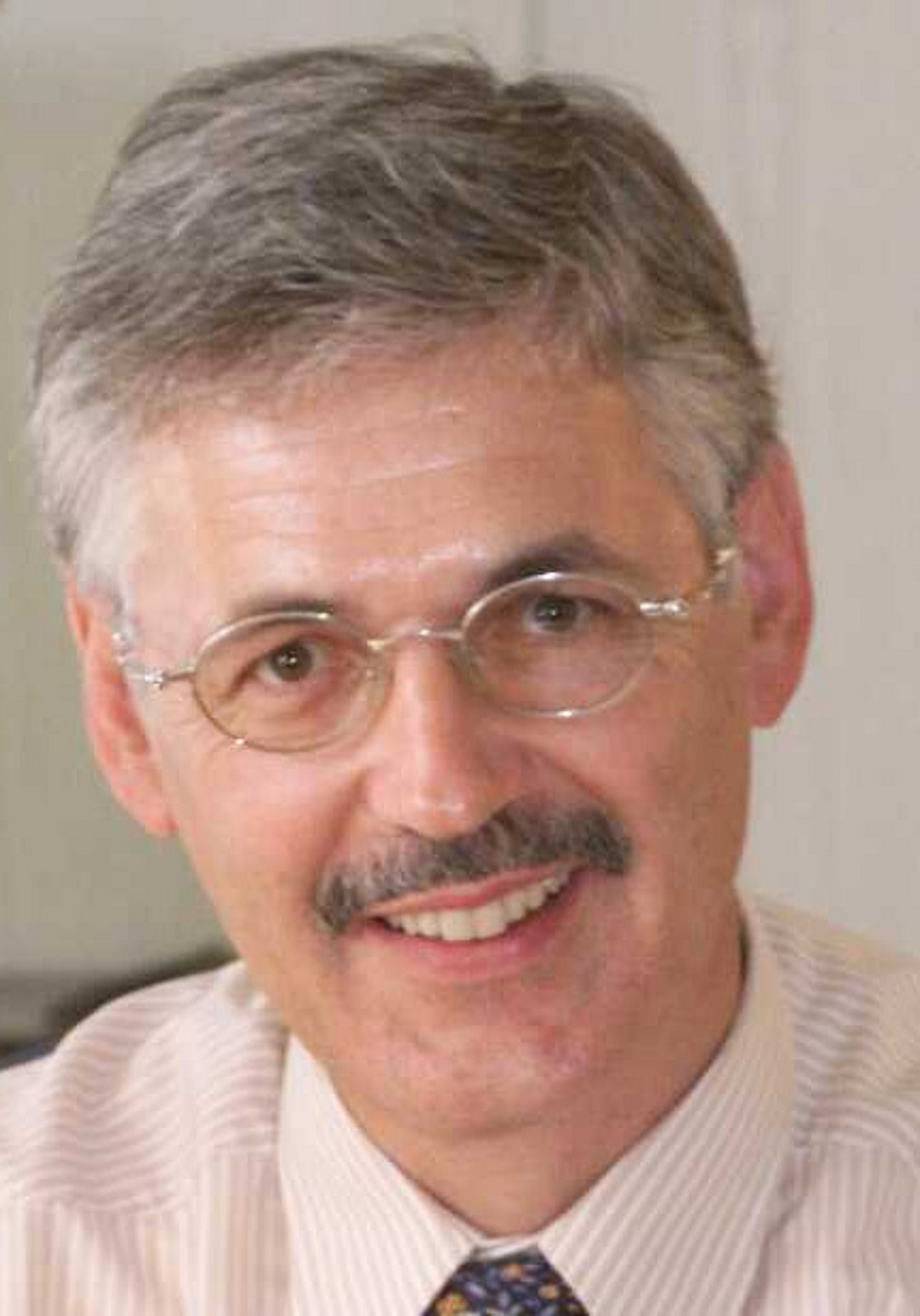 Rolf Gnadl war von 1992 bis Ende 2007 Landrat des Wetteraukreises. Rolf Gnadl